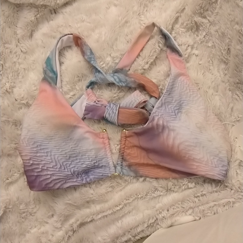 Swimsuit Top with twist tie back ✨ NWT ✨